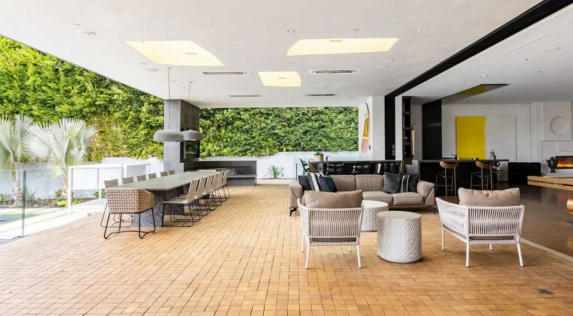 Photo of Beverly Buzz