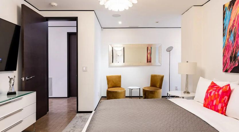 Photo of Beverly Buzz