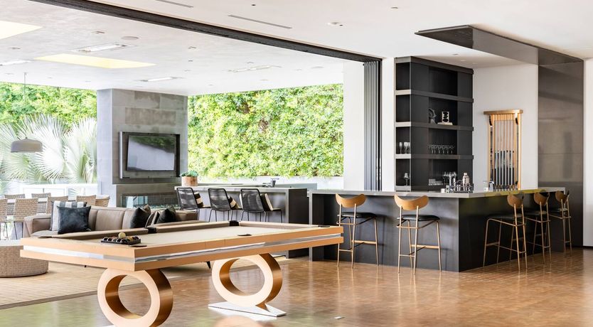 Photo of Beverly Buzz