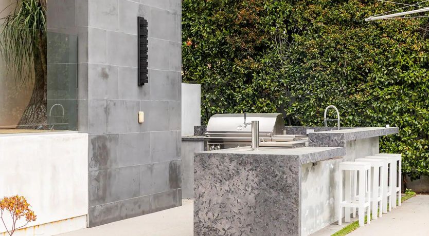 Photo of Beverly Buzz