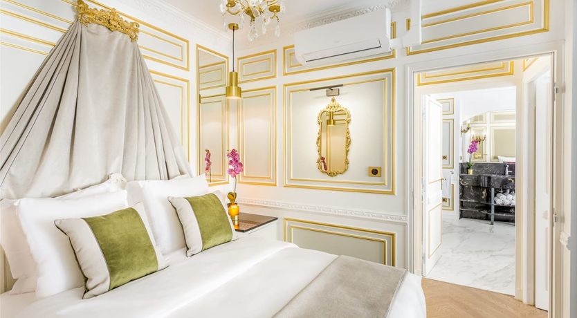 Photo of City of Louvre