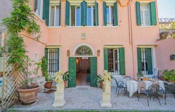 Pastel Palazzo Holiday Home