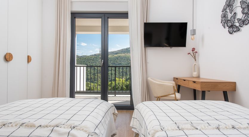 Photo of Mountain View Delight