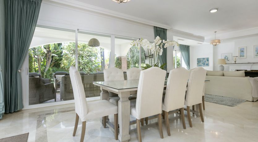 Photo of Build a Throne