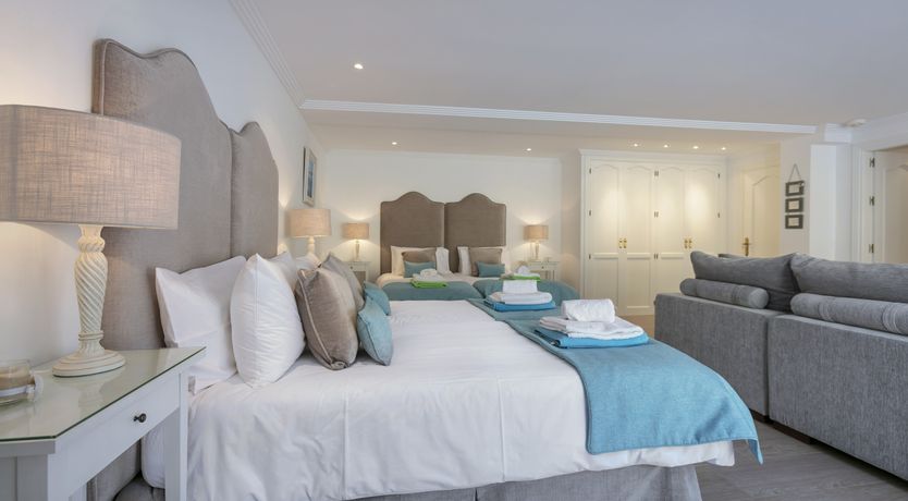 Photo of Build a Throne