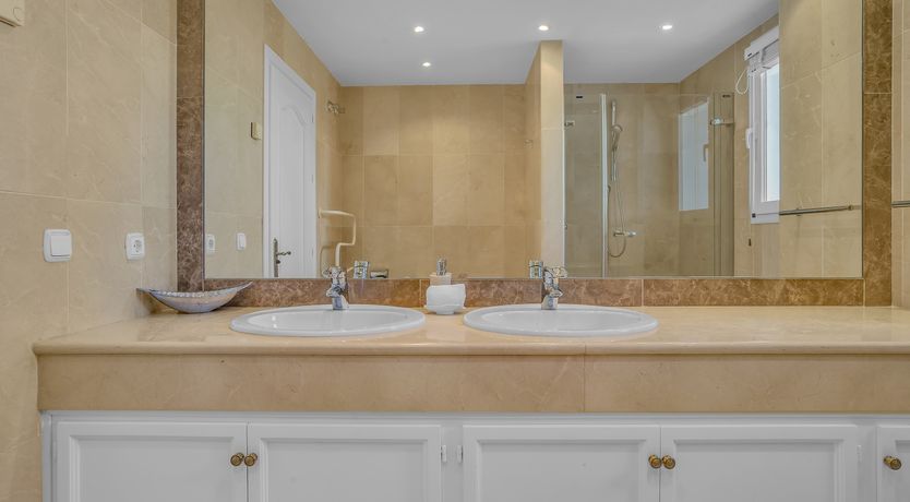 Photo of Build a Throne