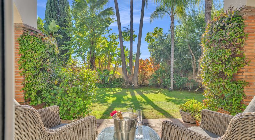 Photo of Build a Throne