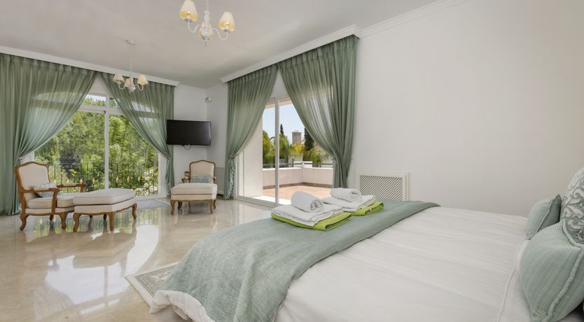 Photo of Build a Throne