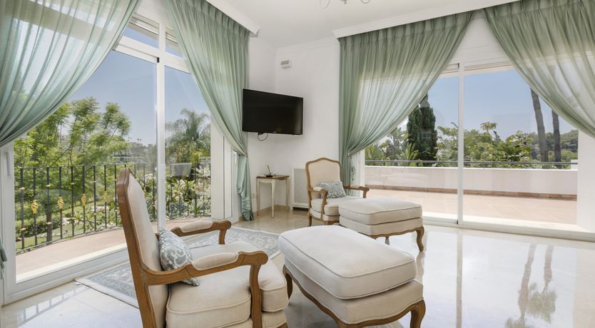 Photo of Build a Throne