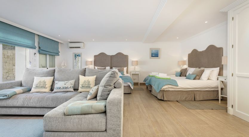 Photo of Build a Throne