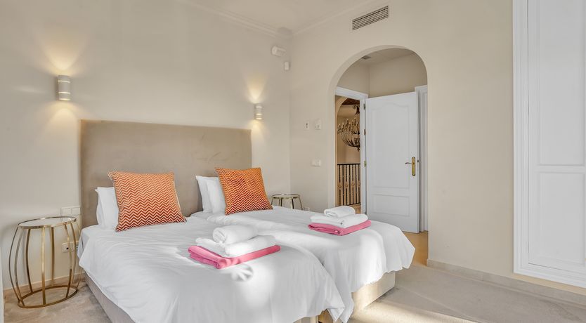 Photo of Build a Throne