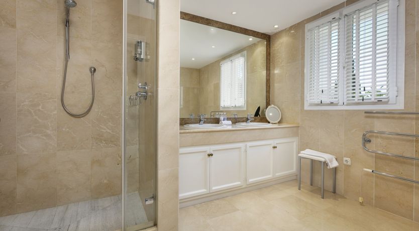 Photo of Build a Throne