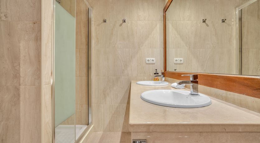 Photo of Build a Throne