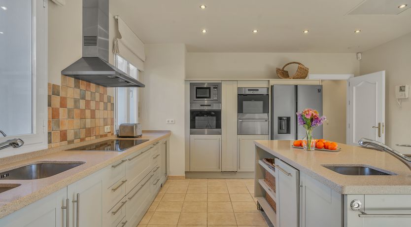 Photo of Build a Throne