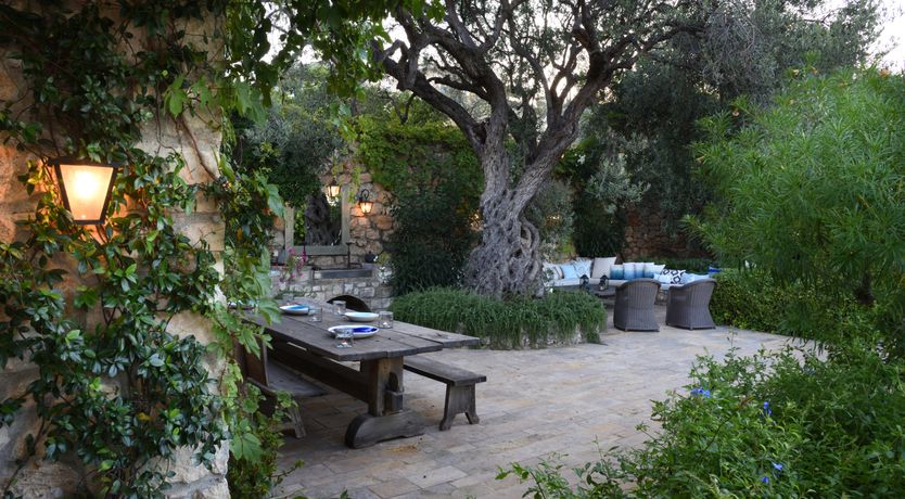 Photo of Spetsian Splendour