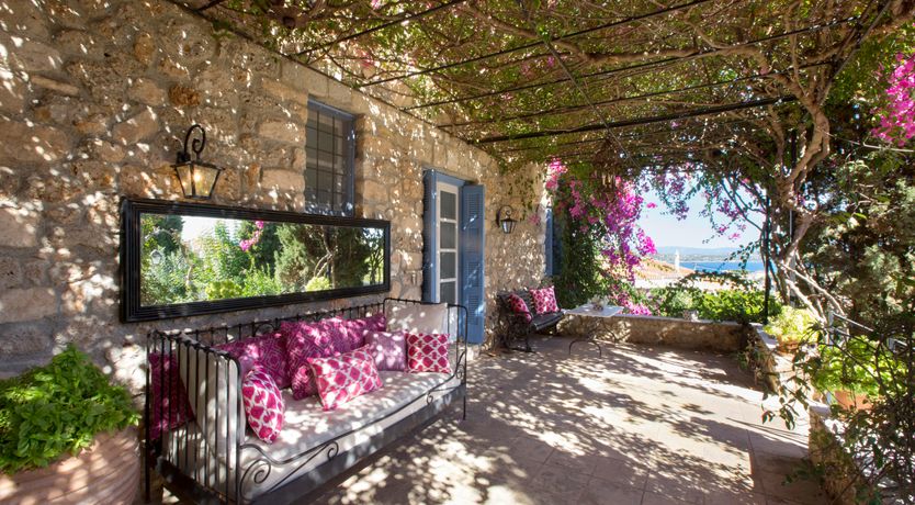 Photo of Spetsian Splendour