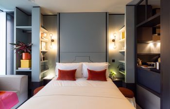 Battersea Breeze Holiday Home