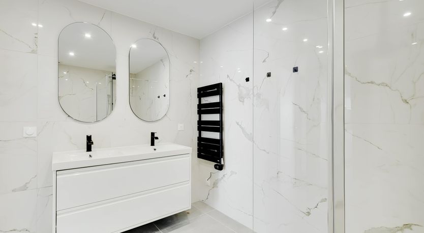 Photo of Bleu Velour