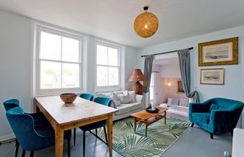 The Notting Hill Blue Holiday Home