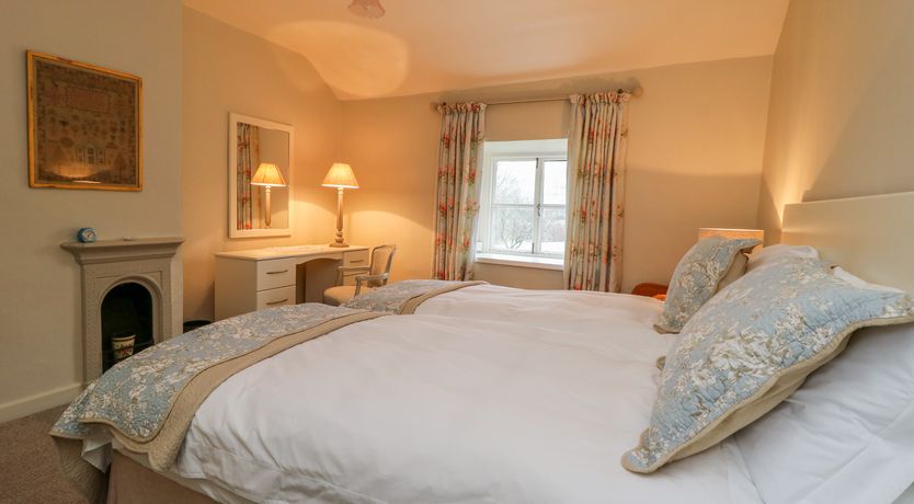 Photo of The Nook, Bank Newton