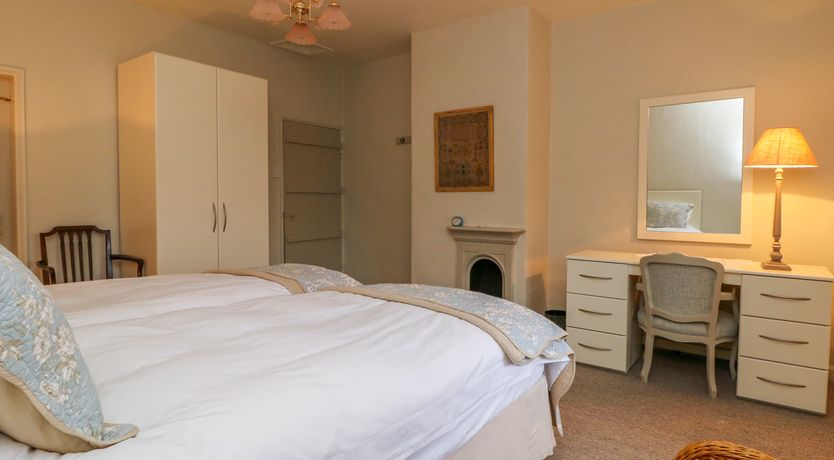 Photo of The Nook, Bank Newton