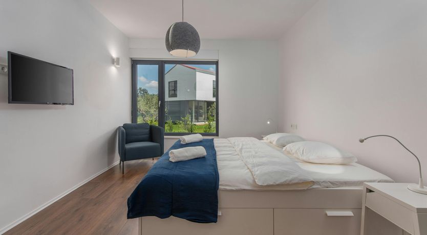 Photo of The Honey Bee's Song