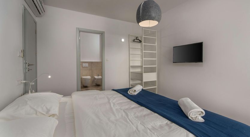 Photo of The Honey Bee's Song