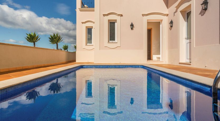 Photo of Portico Paradise