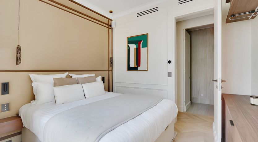 Photo of Belle of Les Halles