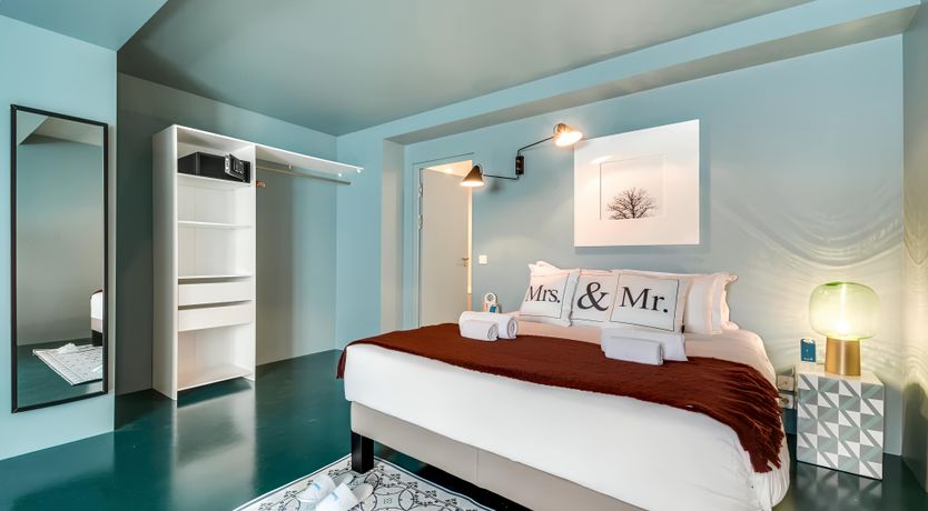 Photo of Parisian Blue