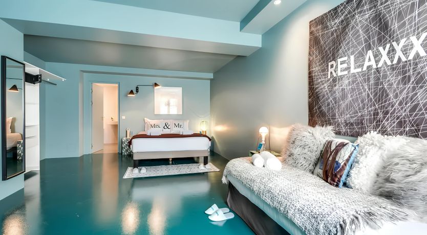 Photo of Parisian Blue