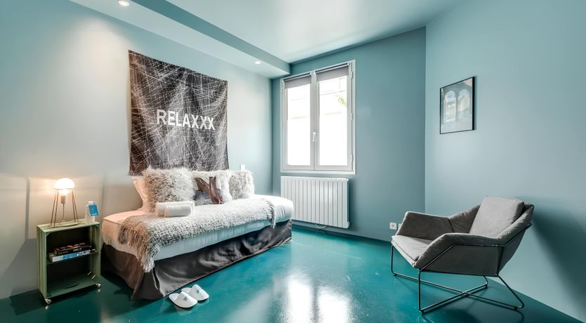 Photo of Parisian Blue