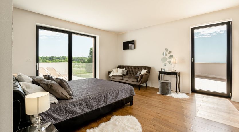 Photo of The Emerald Stone