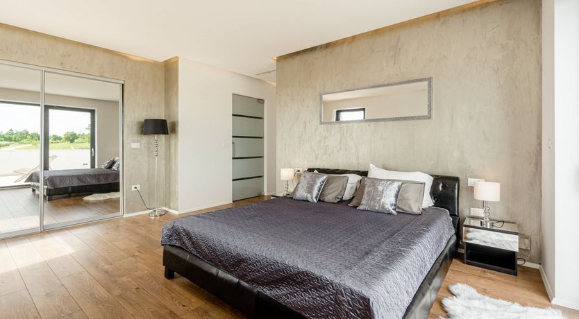 Photo of The Emerald Stone