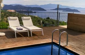 Photo of luxurious-hillside-haven