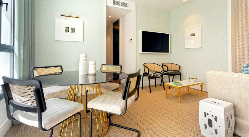 Photo of The Pearl of Seville