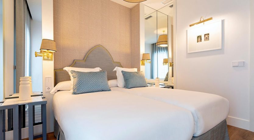 Photo of The Pearl of Seville