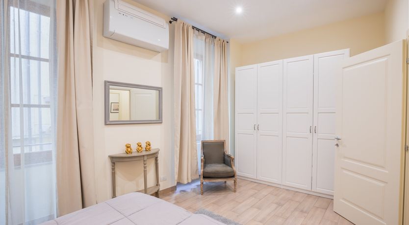 Photo of Florentine Shades