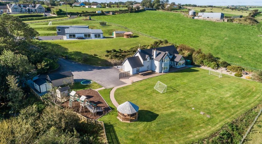 Photo of Four Winds, Kinsale, sleeps 26 guests 