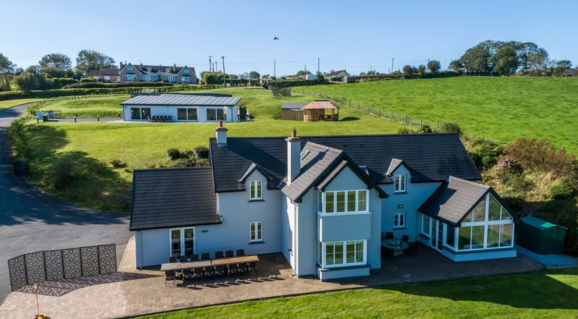 Photo of Four Winds, 7 minute drive to Kinsale town, sleeps 26 guests 