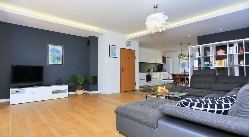 Photo of Lake & Mountain