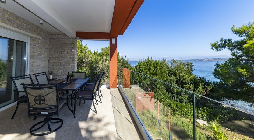 Photo of Lake & Mountain