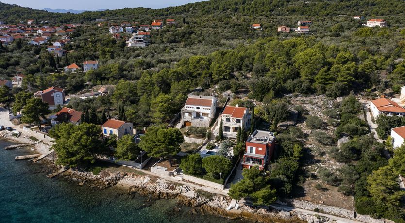 Photo of Lake & Mountain