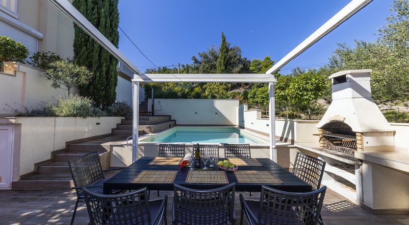 Photo of Lake & Mountain