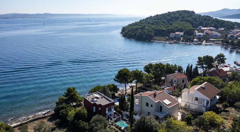 Photo of Lake & Mountain
