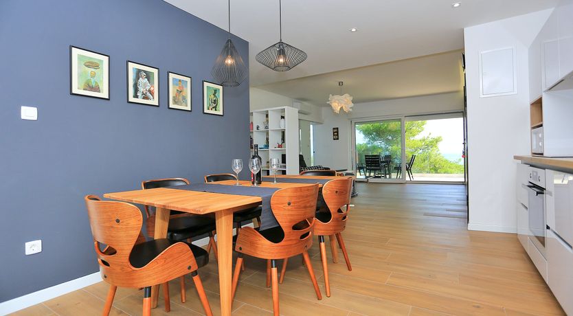 Photo of Lake & Mountain