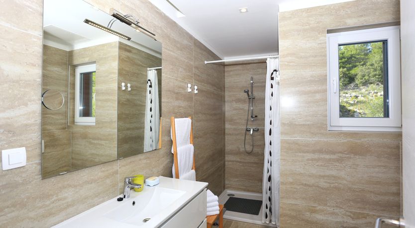 Photo of Lake & Mountain