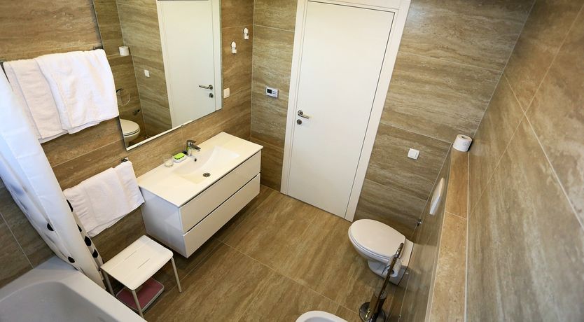 Photo of Lake & Mountain