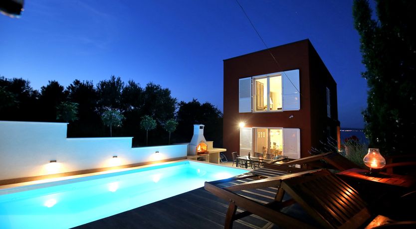 Photo of Lake & Mountain