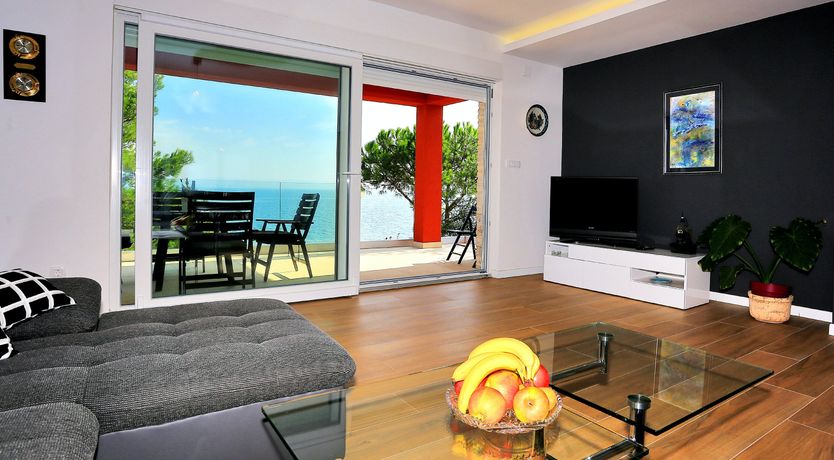 Photo of Lake & Mountain